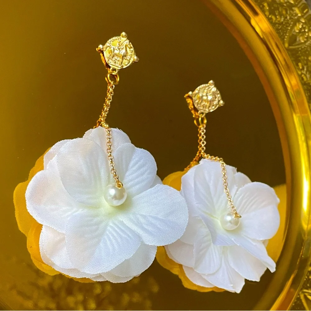 Urban Outfitters Flowers Dangle Earrings